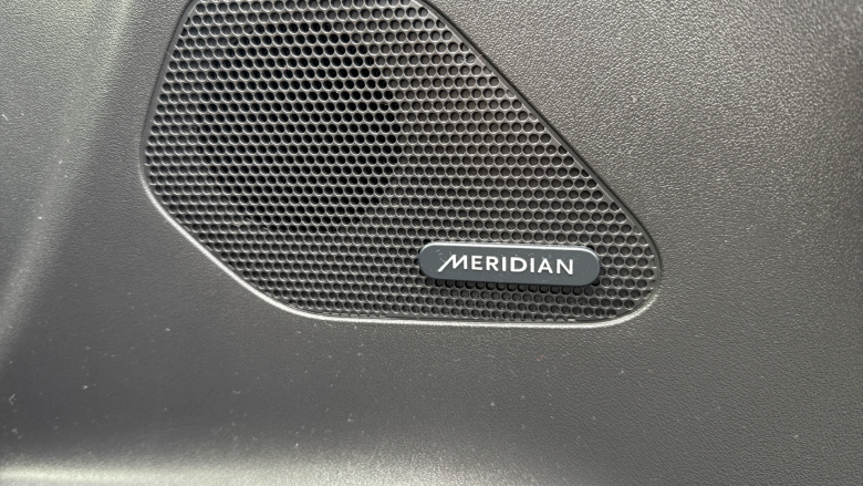 Jaguar F-Pace 2.0d Portfolio 5dr Auto AWD Diesel Estate